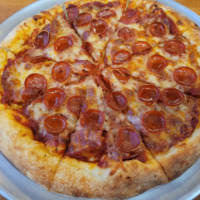 Hot Honey Magnifico Pizza.